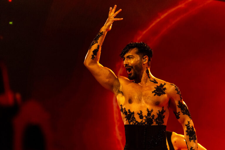 Jorge González en la final del Benidorm Fest 2024, Palau d’Esports l'Illa de Benidorm. Foto: Iván Trejo