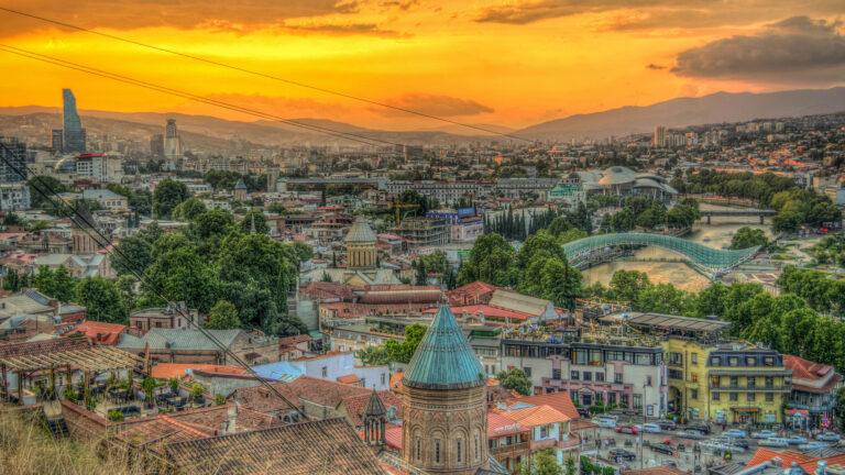 Panorámica de Tiflis, capital de Georgia | Imagen: Neil Sengupta - Unsplash